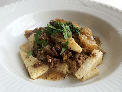 山くじらと牛アキレス腱のラガーネ